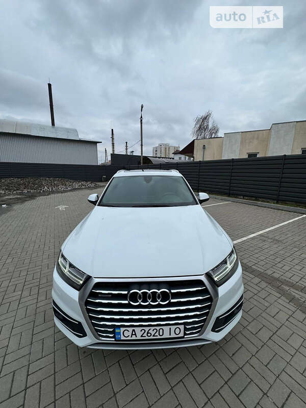 Внедорожник / Кроссовер Audi Q7 2017 в Черкассах