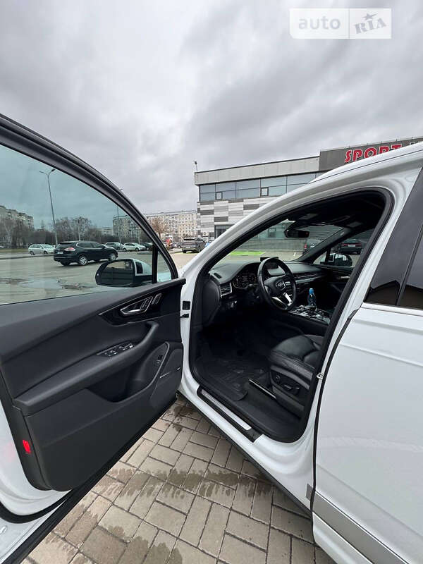 Внедорожник / Кроссовер Audi Q7 2017 в Черкассах