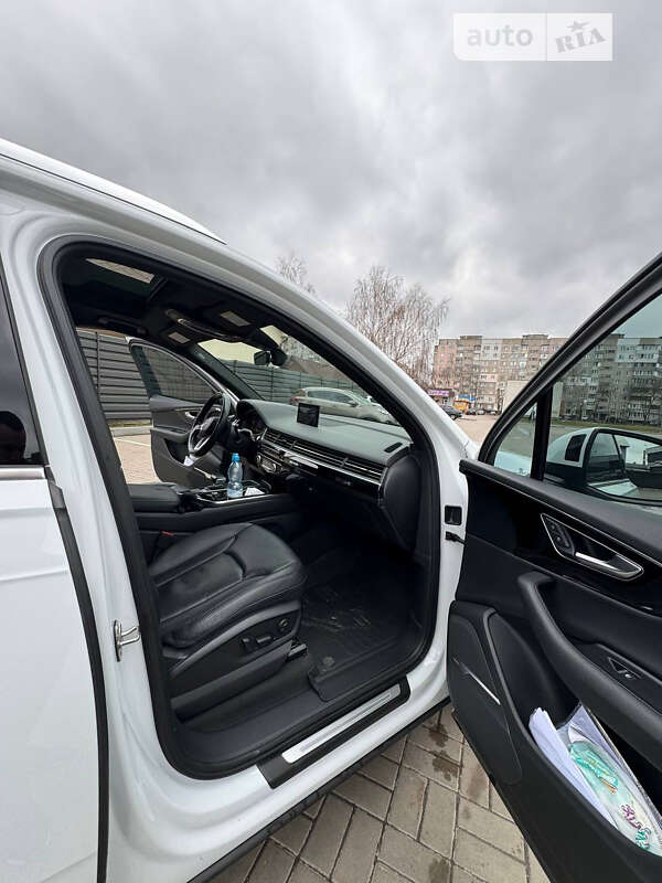 Внедорожник / Кроссовер Audi Q7 2017 в Черкассах