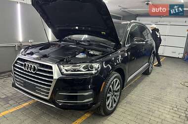 Внедорожник / Кроссовер Audi Q7 2016 в 