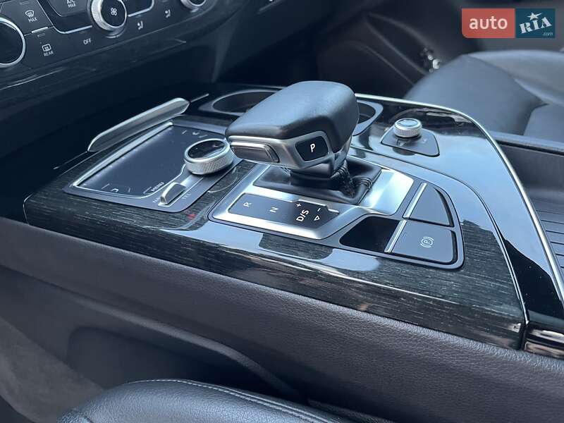 Позашляховик / Кросовер Audi Q7 2017 в Києві