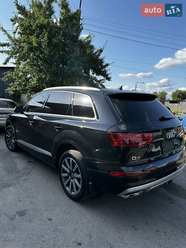 Внедорожник / Кроссовер Audi Q7 2016 в Киеве