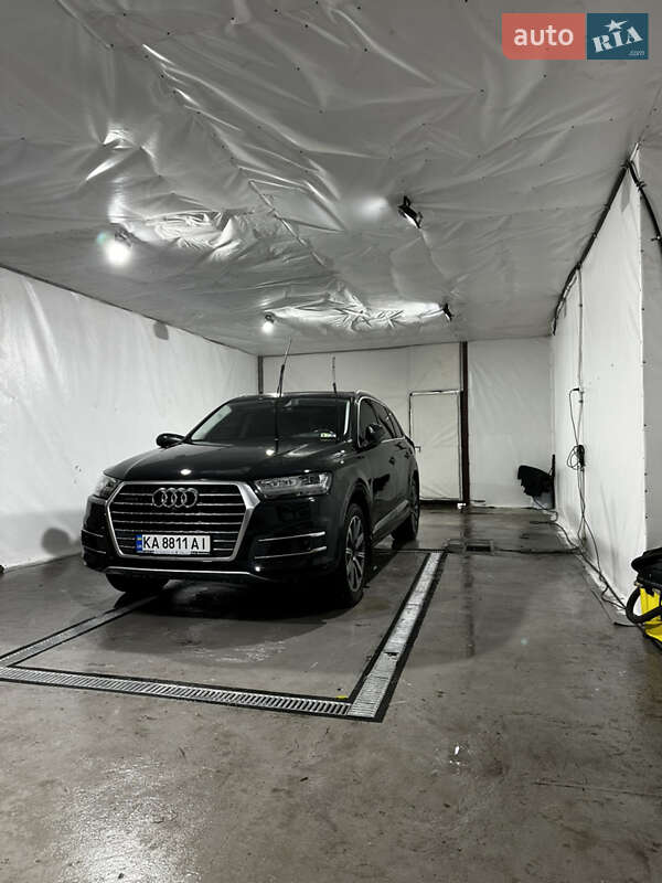 Внедорожник / Кроссовер Audi Q7 2016 в Киеве