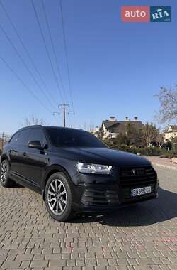 Позашляховик / Кросовер Audi Q7 2016 в 