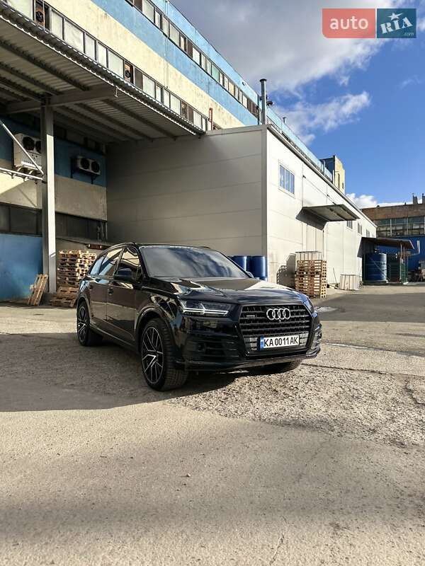 Позашляховик / Кросовер Audi Q7 2016 в Києві