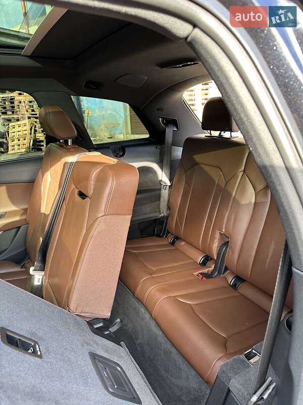 Позашляховик / Кросовер Audi Q7 2016 в Києві