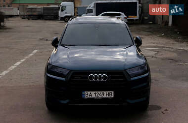 Внедорожник / Кроссовер Audi Q7 2017 в 