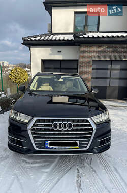 Внедорожник / Кроссовер Audi Q7 2016 в 