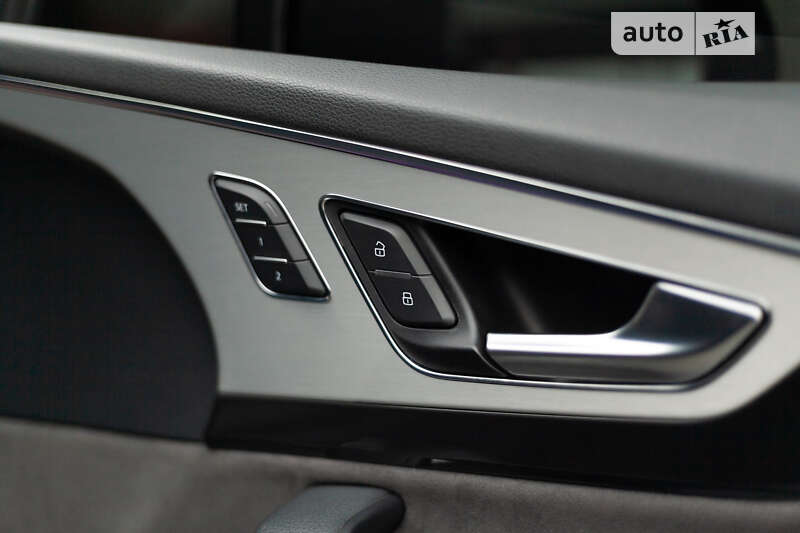 Внедорожник / Кроссовер Audi Q7 2015 в Первомайске
