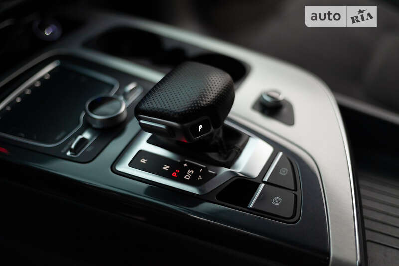 Внедорожник / Кроссовер Audi Q7 2015 в Первомайске