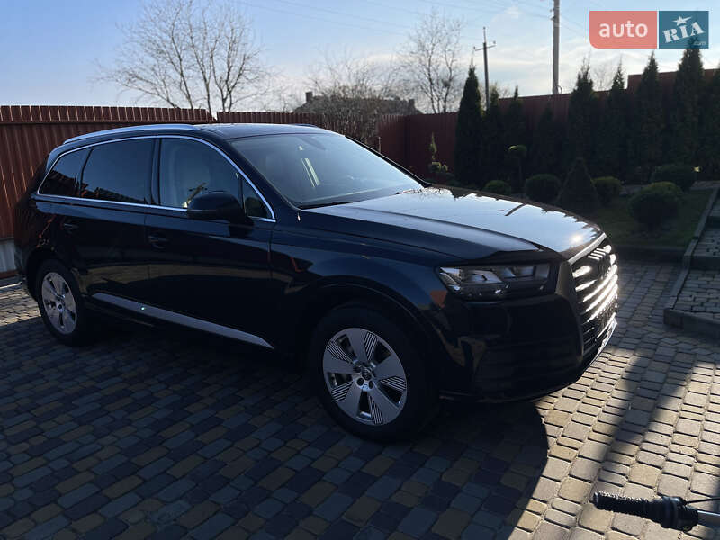 Внедорожник / Кроссовер Audi Q7 2016 в 