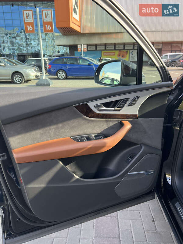 Внедорожник / Кроссовер Audi Q7 2016 в Луцке