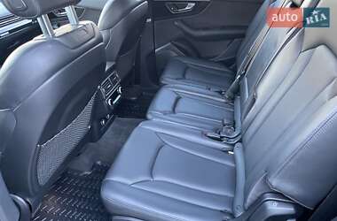 Позашляховик / Кросовер Audi Q7 2017 в 