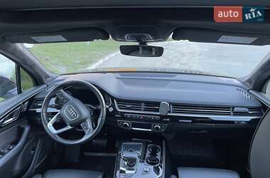 Позашляховик / Кросовер Audi Q7 2017 в 