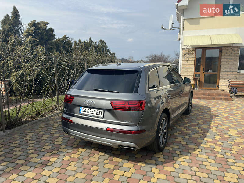 Позашляховик / Кросовер Audi Q7 2016 в Києві