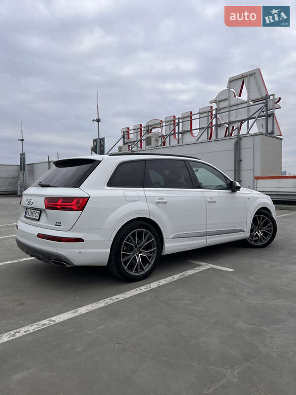Внедорожник / Кроссовер Audi Q7 2016 в Киеве