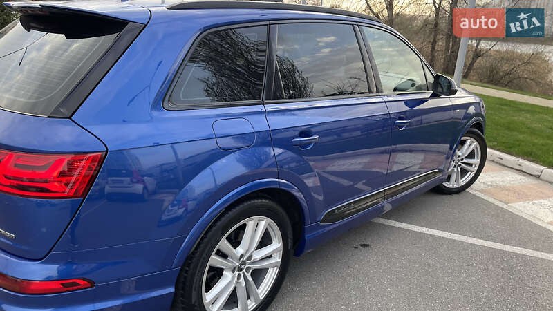Позашляховик / Кросовер Audi Q7 2017 в Києві