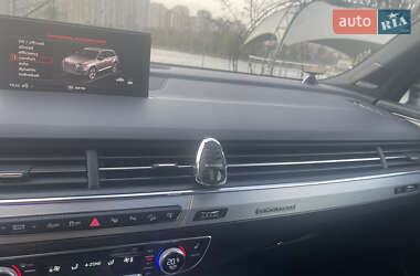Позашляховик / Кросовер Audi Q7 2017 в 