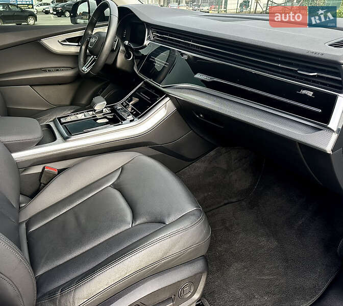 Позашляховик / Кросовер Audi Q7 2020 в Ужгороді