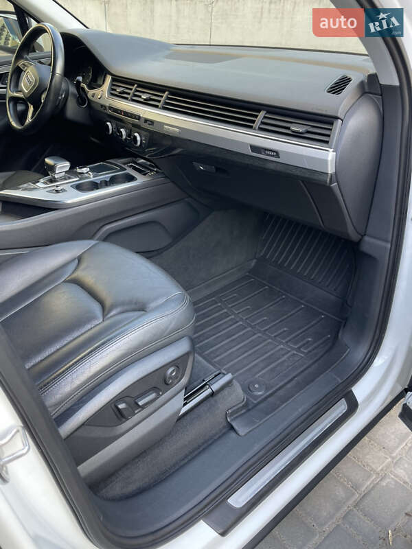 Позашляховик / Кросовер Audi Q7 2015 в Кропивницькому