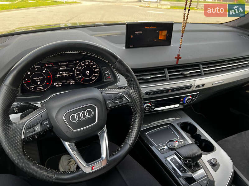 Позашляховик / Кросовер Audi Q7 2015 в Городку