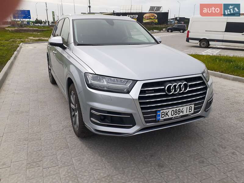 Внедорожник / Кроссовер Audi Q7 2018 в 