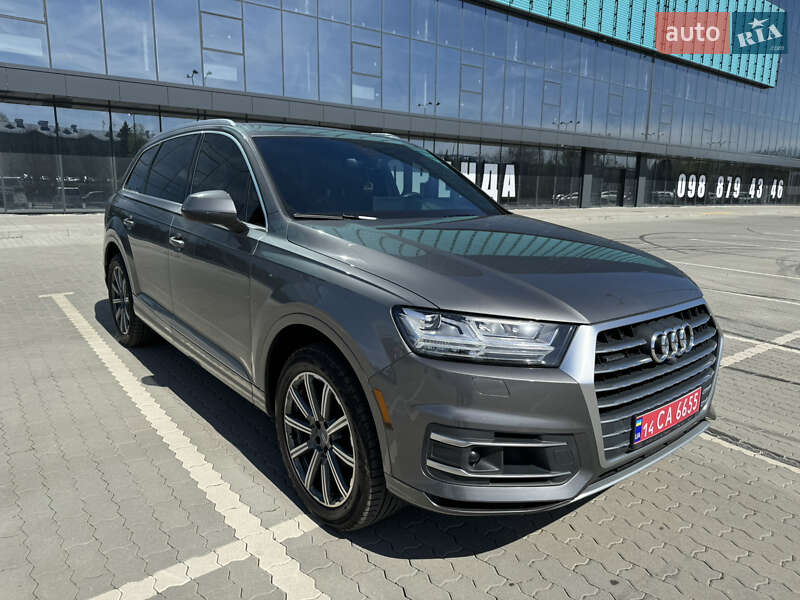 Позашляховик / Кросовер Audi Q7 2016 в 
