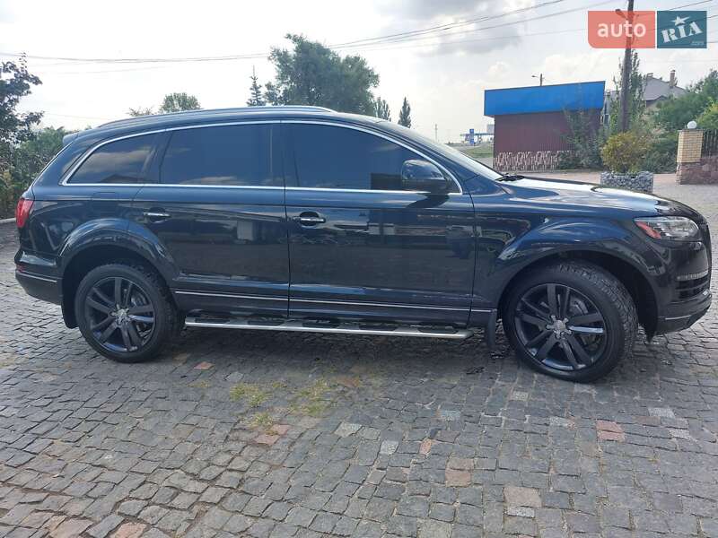 Позашляховик / Кросовер Audi Q7 2009 в Житомирі