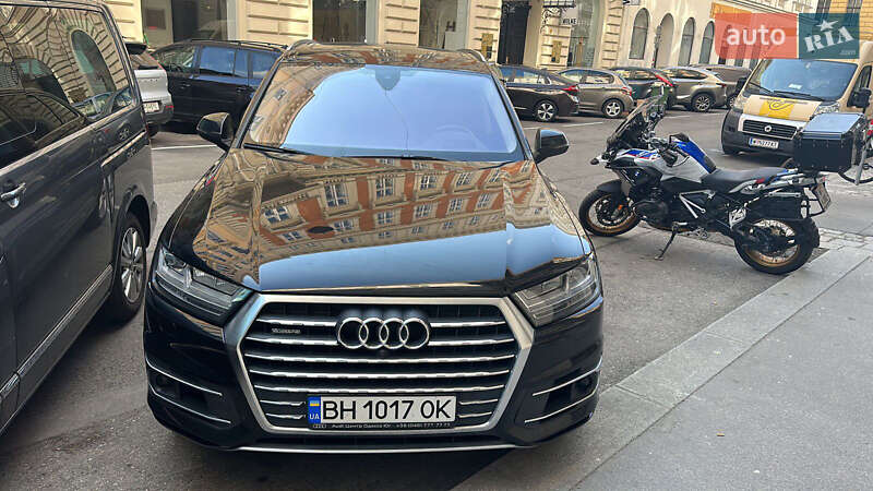 Внедорожник / Кроссовер Audi Q7 2018 в 