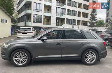 Внедорожник / Кроссовер Audi Q7 2015 в 