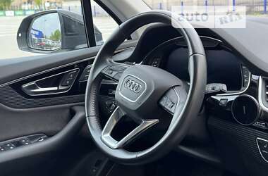Внедорожник / Кроссовер Audi Q7 2018 в 