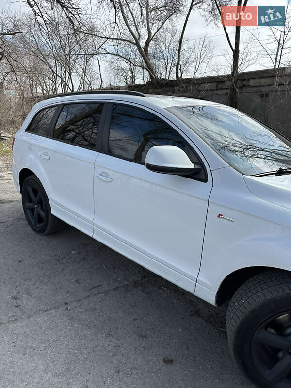Внедорожник / Кроссовер Audi Q7 2014 в Днепре