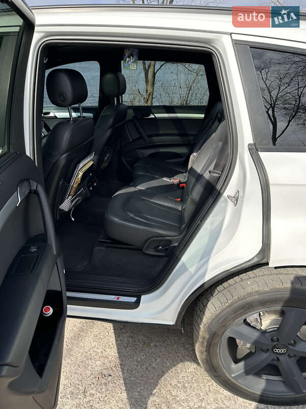 Внедорожник / Кроссовер Audi Q7 2014 в Днепре