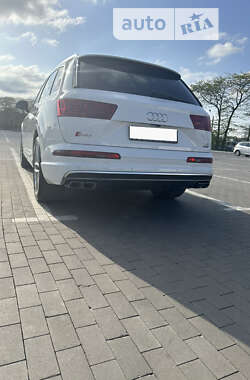 Внедорожник / Кроссовер Audi Q7 2016 в 