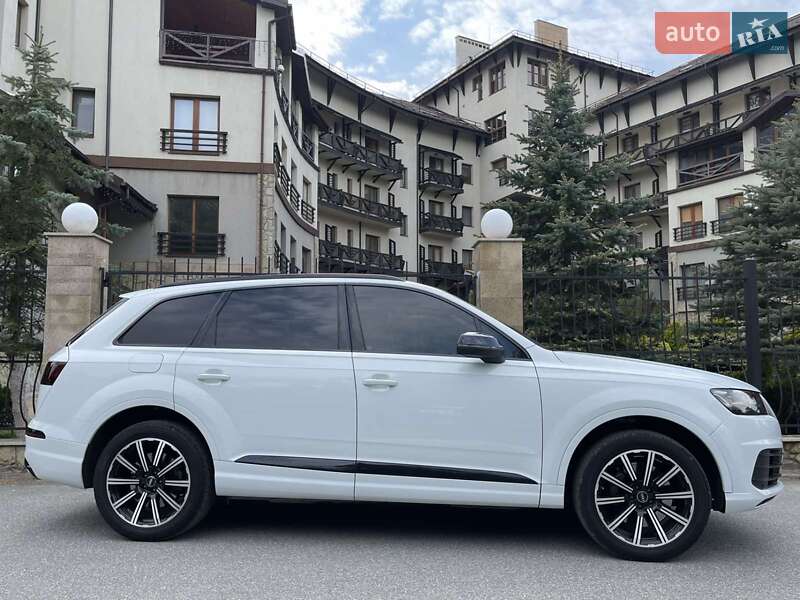 Позашляховик / Кросовер Audi Q7 2017 в Трускавці