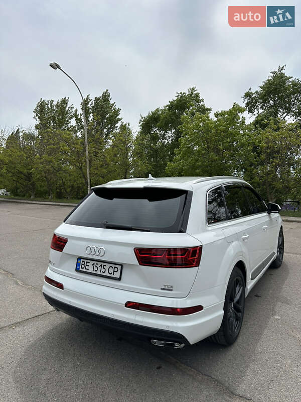 Позашляховик / Кросовер Audi Q7 2015 в Южноукраїнську