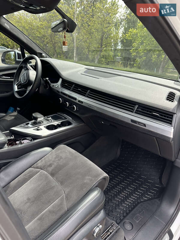 Позашляховик / Кросовер Audi Q7 2015 в Южноукраїнську