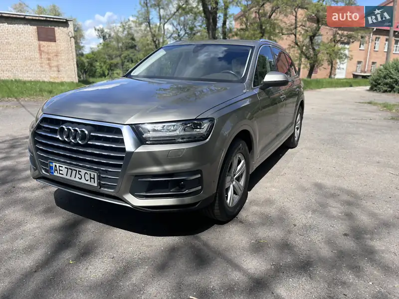 Внедорожник / Кроссовер Audi Q7 2017 в 