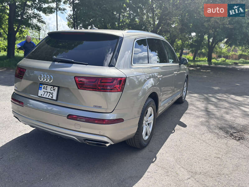 Позашляховик / Кросовер Audi Q7 2017 в Кривому Розі