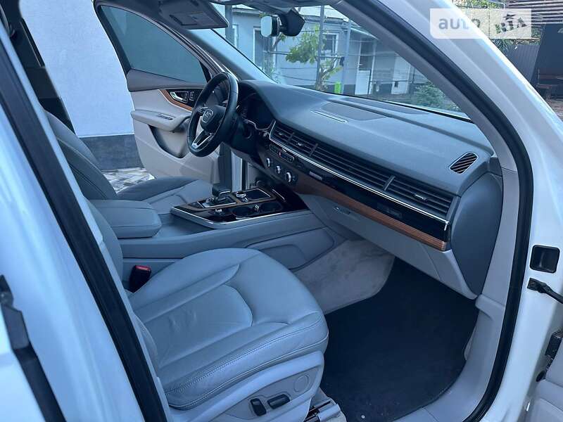 Внедорожник / Кроссовер Audi Q7 2016 в Измаиле