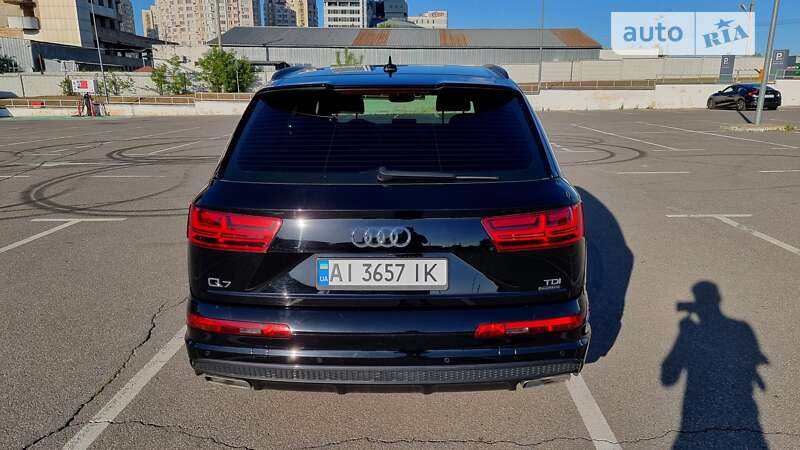 Позашляховик / Кросовер Audi Q7 2016 в Києві