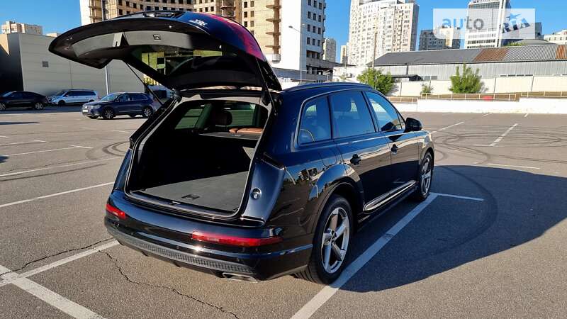 Позашляховик / Кросовер Audi Q7 2016 в Києві