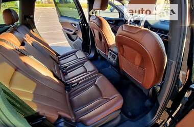 Внедорожник / Кроссовер Audi Q7 2016 в 