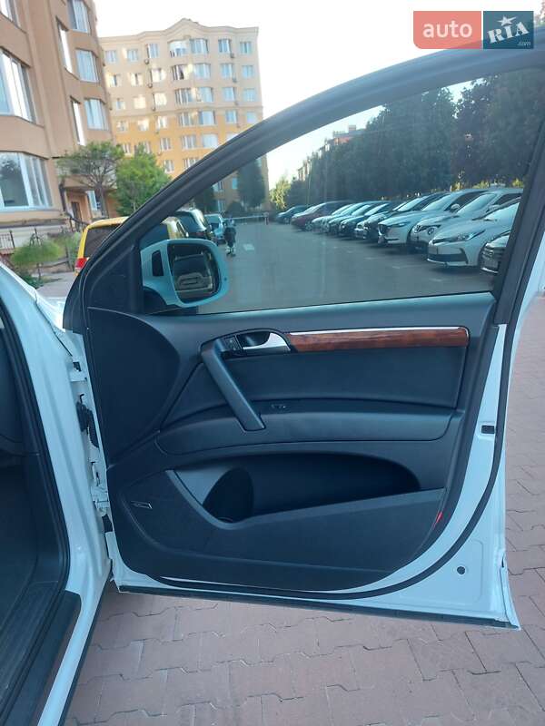 Позашляховик / Кросовер Audi Q7 2014 в Києві