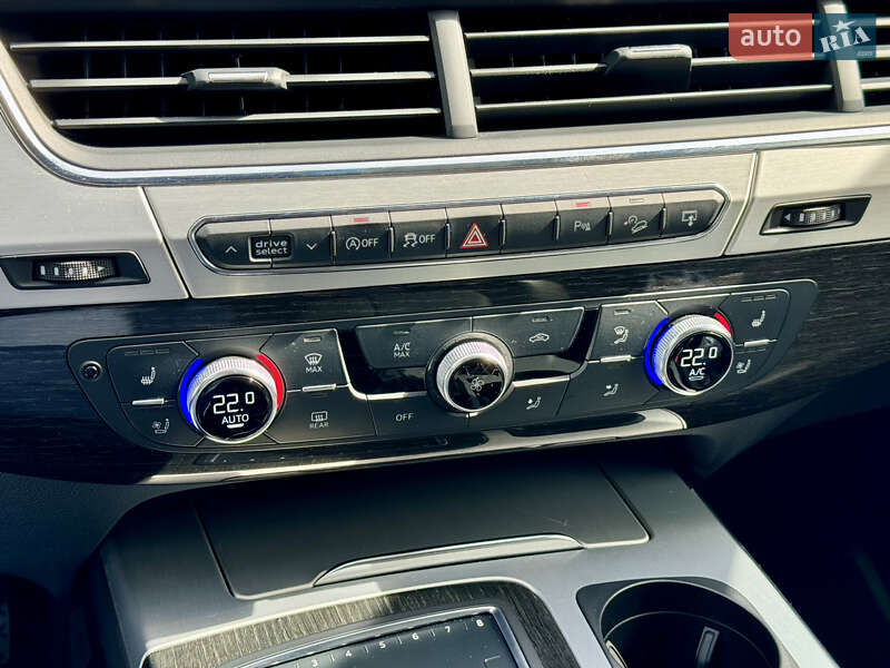 Внедорожник / Кроссовер Audi Q7 2015 в Киеве