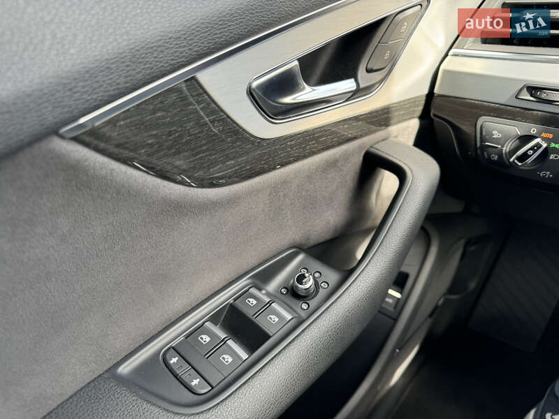 Внедорожник / Кроссовер Audi Q7 2015 в Киеве