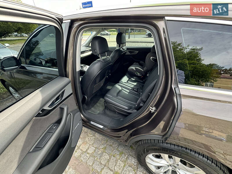 Внедорожник / Кроссовер Audi Q7 2015 в Киеве