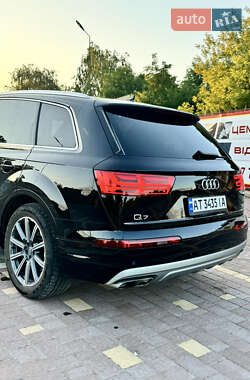 Внедорожник / Кроссовер Audi Q7 2016 в 