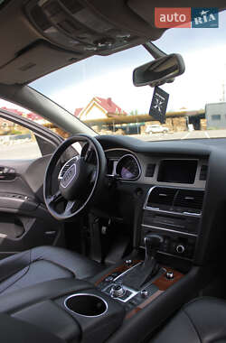 Позашляховик / Кросовер Audi Q7 2015 в 