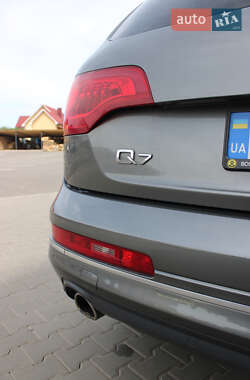 Позашляховик / Кросовер Audi Q7 2015 в 